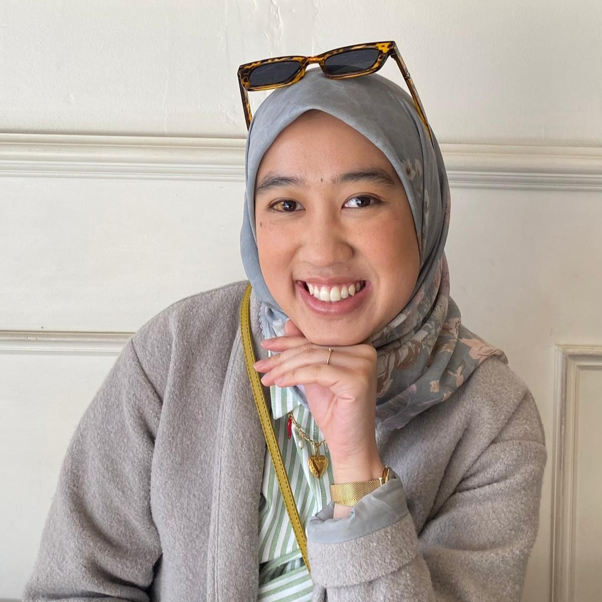 Amira — secretary
